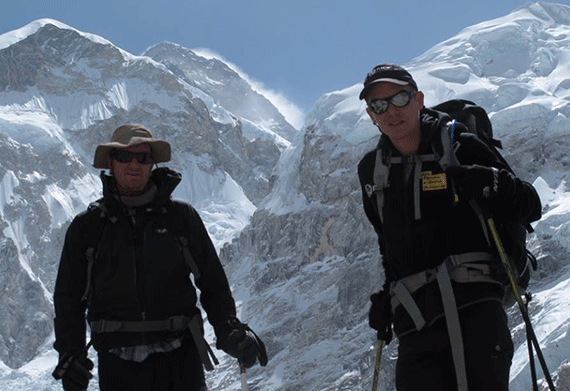 Avalanche disaster thwarts Everest bid