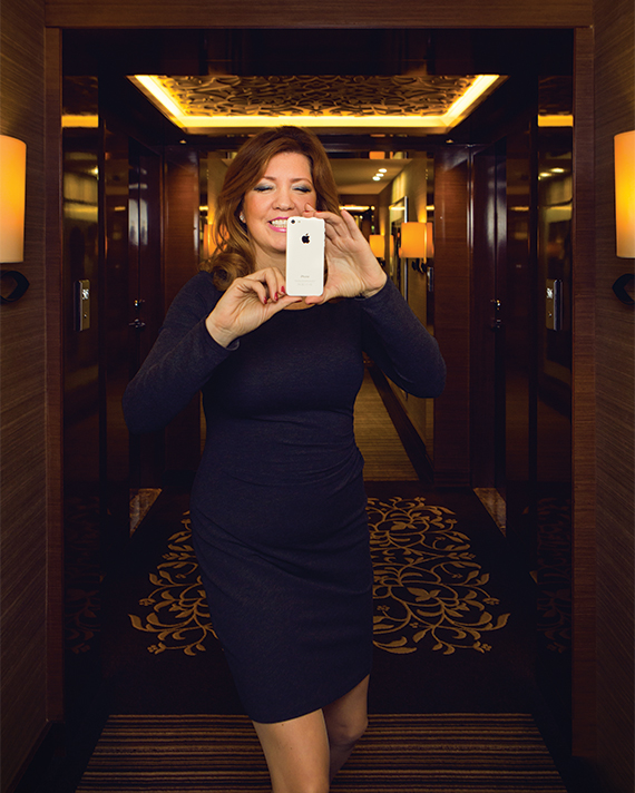 Philippa-Malmgrem-taking-selfie-570