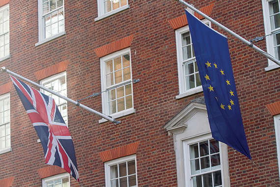 EU-and-Union-flags-570px
