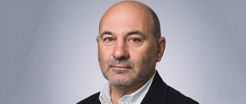Hunting for distress in a complex market